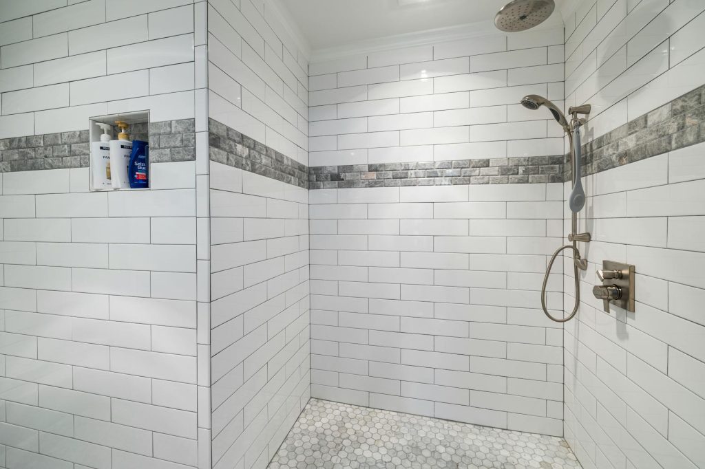 Douche pmr : guide complet pour une salle de bain accessible et sécurisée en 2026 5 Douche pmr